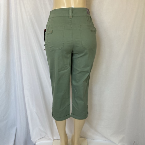 Gloria Vanderbilt Clothing Women’s Cuffed Utility Capri Size 8 Green Color NWT - Picture 5 of 7